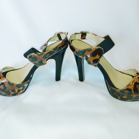 Vittorio D' Firenze Animal Print Slip-On Pumps - Picture 2 of 8